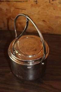 lot 383 image: Leonard 8 Ice Holder with Lid