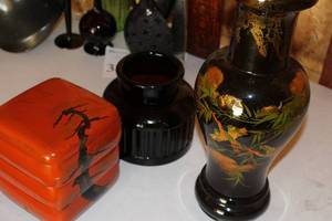 lot 395 image: Lot of (3) Table Dcor - Storage Container, (2) Vases