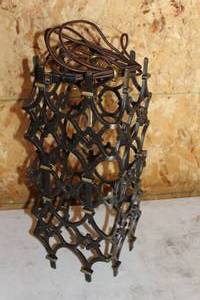 lot 406 image: LampChandelier