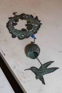 lot 416 image: 20 Hummingbird Metal Wind Chime