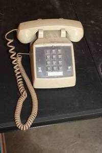 lot 425 image: Vintage 1970s Pushbutton Desk Telephone