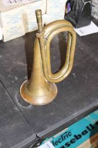 lot 464 image: 12 Brass Bugle