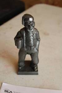 lot 462 image: 6 Old Man Table Statue