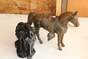 lot 479 image: Lot of (2) Horse Table Statues