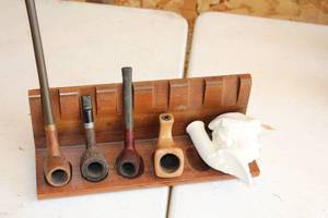 lot 490 image: Tobacco Pipe Collection 5-piece with Holder
