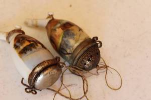 lot 498 image: Lot of (2) Vintage Porcelain Tobacco Pipes