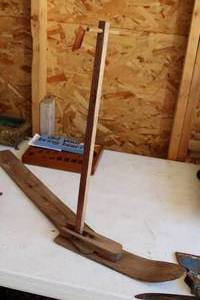 lot 499 image: Vintage Wooden Ski Sled