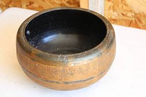 lot 484 image: Tin Planter