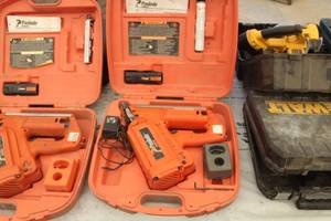 lot 908 image: Paslode V Framing Nailer with Battery, Charger, Case