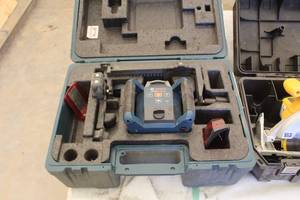 lot 911 image: Bosch GRL300HV Professional Laser System with Case