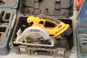 lot 912 image: DeWalt DC390 6-12 18V Circular Saw with Battery, Case