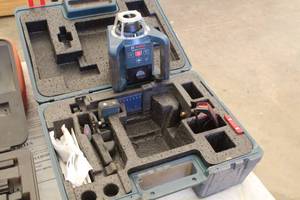 lot 915 image: Bosch GRL300HV Professional Laser System with Case