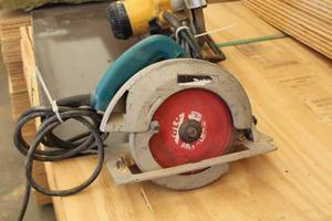 lot 917 image: Makita 5007F 7-14 Circular Saw