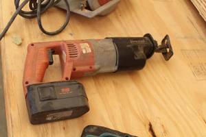 lot 918 image: Milwaukee 18V Reciprocating Saw with Battery