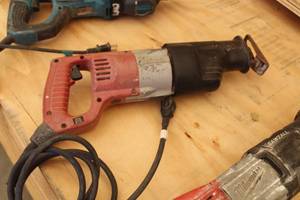 lot 920 image: Milwaukee 6527 Sawzall Reciprocating Saw
