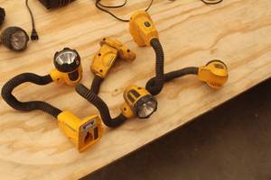 lot 924 image: Lot of (3) DeWalt DW919 18V Work Lights