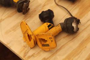 lot 925 image: Lot of (2) DeWalt DW908 18V Work Lights