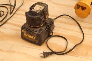 lot 927 image: DeWalt DW9116 7.2V-18V 1-Hour Battery Charger with DeWalt 14.4V Battery