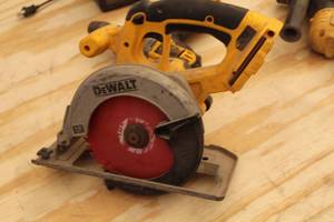 lot 931 image: DeWalt DC390 6-12 18V Circular Saw