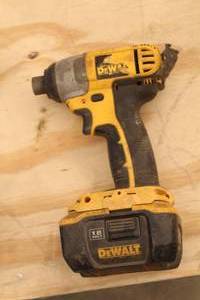 lot 935 image: DeWalt DC825 14 18V Impact Driver with Battery