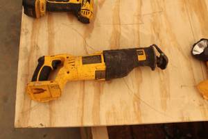 lot 936 image: DeWalt DC385 18V Reciprocating Saw