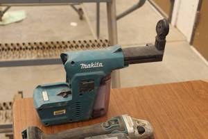 lot 938 image: Makita DX01 18V HEPA Filter
