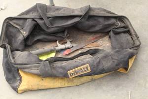 lot 937 image: DeWalt 24 Tool Bag