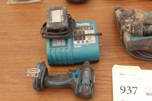 lot 940 image: Makita XDT04 14 18V Impact Driver with Battery, Charger