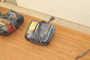 lot 948 image: DeWalt DCB115 12V20V Lithium Ion Battery Charger