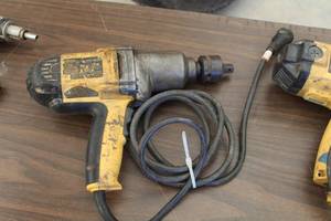 lot 957 image: DeWalt DW294 34 Impact Wrench