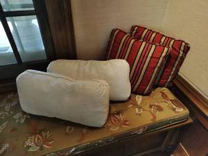 Two Pair Of Throw Pillows