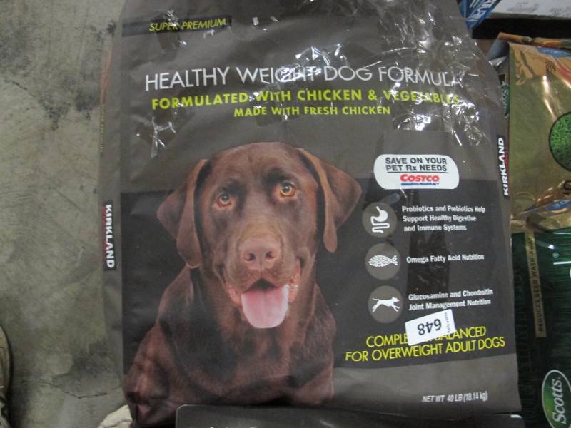 lot 780 image: Kirkland Signature Heavy Weight Dog Formula with Chicken and Vegetables. - 40 Lb Bag