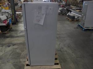 lot 704 image: Kenmore 18 cu. ft. Top Freezer Refrigerator with Glass Shelves and Garage Ready - NOT WORKING