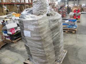 lot 715 image: Pallet of NEW Vickerman Wicker Baskets in Various Shapes and Colors