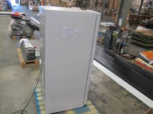 lot 722 image: Kenmore 18 cu. ft. Top Freezer Refrigerator with Glass Shelves and Garage Ready - NOT WORKING