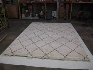 lot 746 image: Zurich Shag Area Rug, Lenola Collection, IvoryGray, Size  9.5 ft. x 13 ft.
