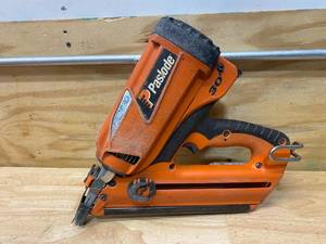 PASLODE CF325XP Lithium-Ion 30° Cordless Framing Nailer with Hard Case and 1 Battery