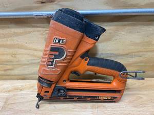 PASLODE 16-Gauge Cordless Lithium-Ion Angled Finish Nailer with Hard Case and 1 Battery