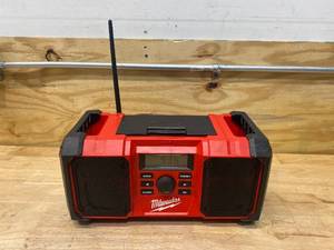 MILWAUKEE M18 18-Volt Lithium-Ion Cordless Jobsite Radio (not working with battery)