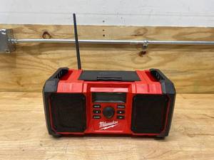 MILWAUKEE M18 18-Volt Lithium-Ion Cordless Jobsite Radio (plug in only)