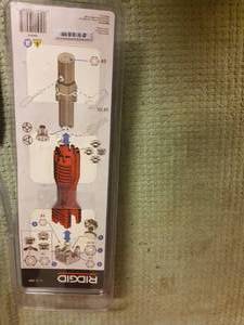 Rigid EZ change faucet tool