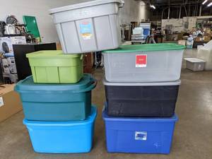 lot 128 image: Lot of 7 Plastic Storage Totes with Lids N