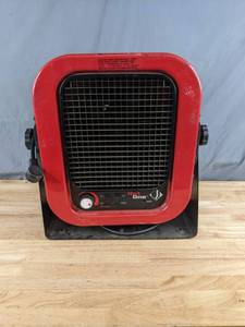 lot 296 image: Cadet The Hot One Portable Garage Heater Z