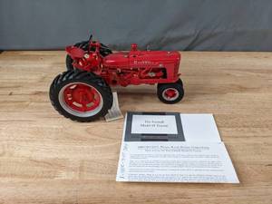 lot 207 image: Vintage Franklin Mint Precision Models Farmall Model H Tractor 112 Scale Die Cast Model Q