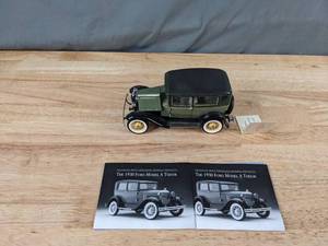 lot 211 image: Vintage Franklin Mint Precision Models 1930 Ford Model A Tudor 124 Scale Die Cast Model Q