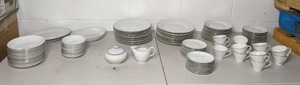 lot 190 image: Elegant Set of Norleans China Dinnerware Q