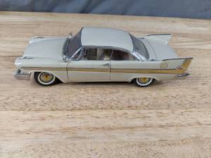 lot 205 image: Vintage The Danbury Mint 1958 Plymouth Fury 124 Scale Die Cast Model Q