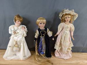 lot 337 image: Collectible Dolls Mother and Baby, Rapunzel and a Lovely Lady Q