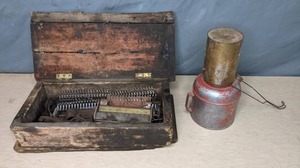 lot 194 image: Vintage Heater and Tool Box Q