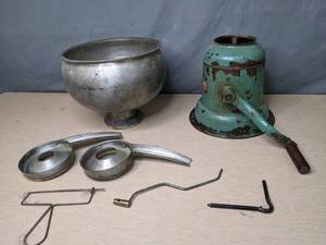 lot 203 image: Vintage Farm Master Manual Cream Separator Q